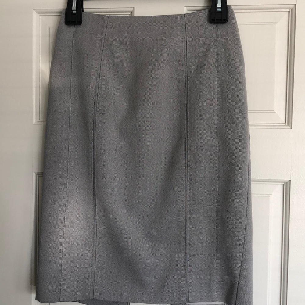 Fitted skirt